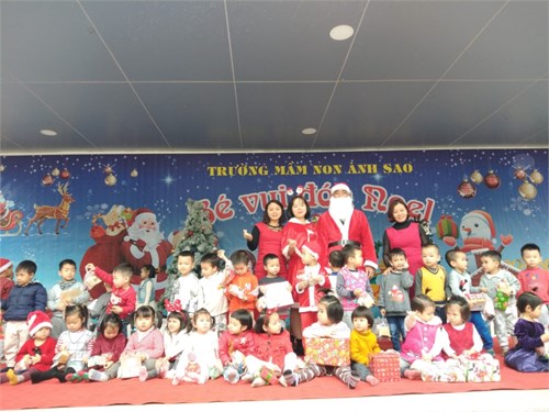 Các bé lớp MGB C3 vui tết Noel